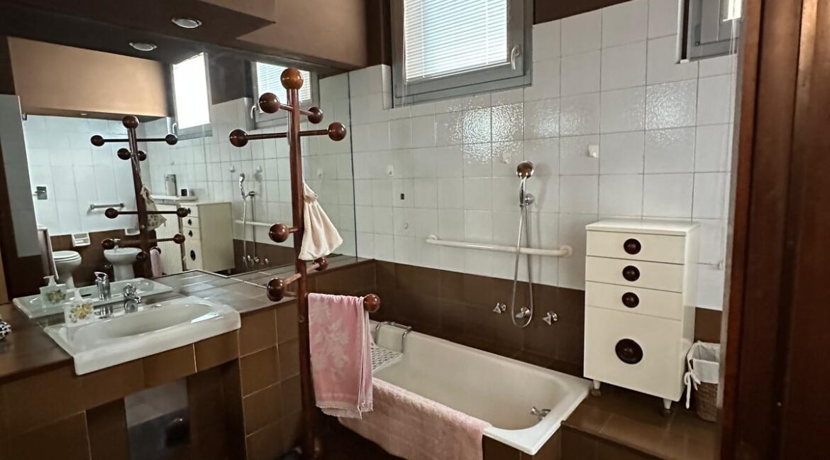 WhatsApp Image 2025-10-27 at 12.10.34 (2)